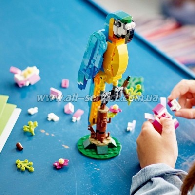  LEGO Creator   253  (31136)