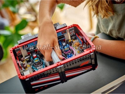 ����������� LEGO City ����� F1 � ���������� Mercedes-AMG � Alpine (60444)