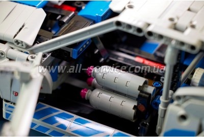 ����������� LEGO Technic ������� ������ ���������� Nissan Skyline GT-R (42210)