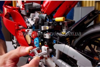 ����������� LEGO Technic �������� Ducati Panigale V4 S (42202)