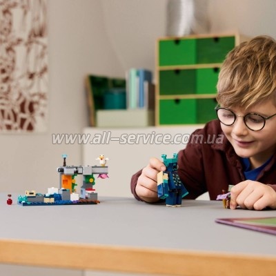 ����������� LEGO Minecraft ������� � ���������� (21274)