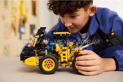 ����������� LEGO Technic �������� ��������� Volvo L120 Electric (42209)