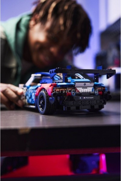 ����������� LEGO Technic ��������� ��� ��������� BMW M4 GT3 EVO (42226)