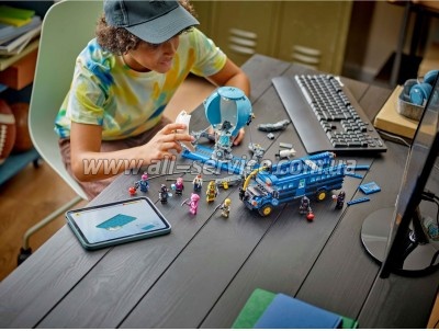����������� LEGO Fortnite Battle Bus (77073)