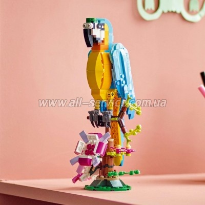  LEGO Creator   253  (31136)