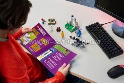 ����������� LEGO Fortnite ������ Peely � Sparkplug � Fortnite (77075)
