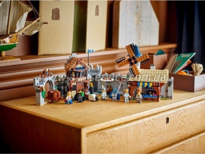  LEGO Creator       (31168)